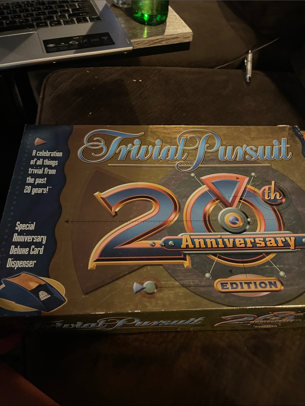 20th Anniversary Edition trivial pursuit Board Game - Brown/Gold